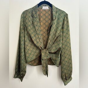 Urban Outfitters green and gold 70s print tie front top. Size M